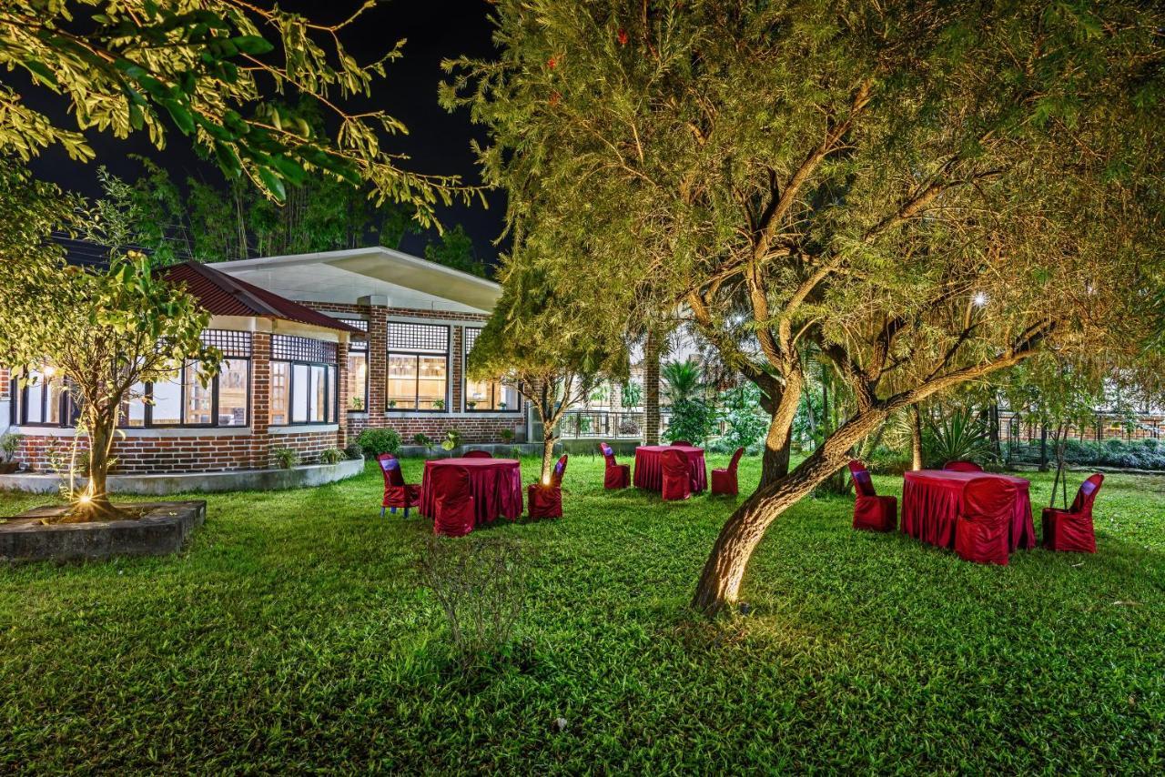 Hotel Jal Mahal Pokhara Exterior photo